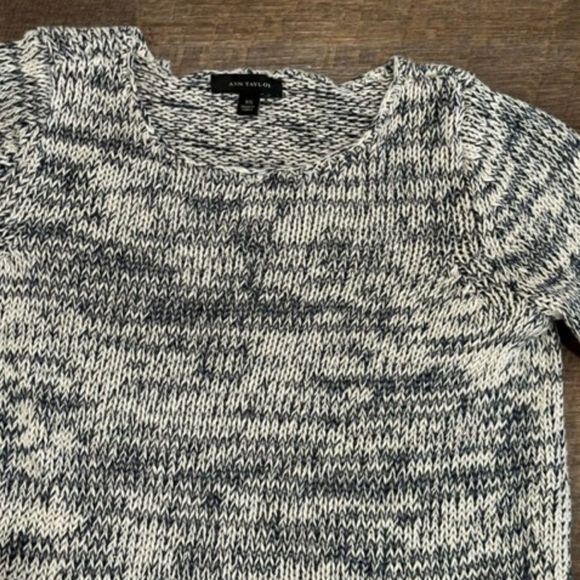 Ann Taylor Sweater Womens XS Gray Long Sleeve Round Neck Knit - Picture 3 of 5